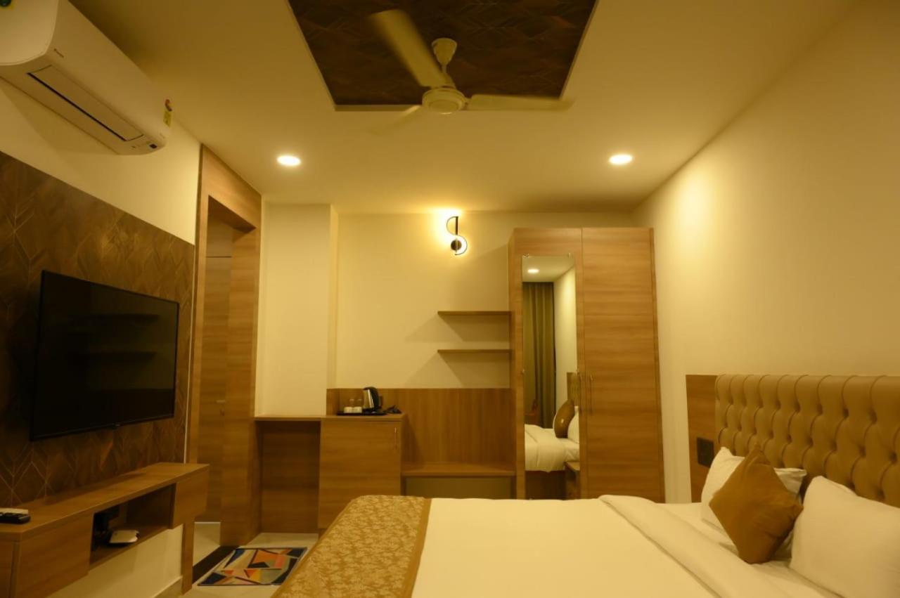 Shrreyas Inn Boarding & Lodging كوندابور المظهر الخارجي الصورة
