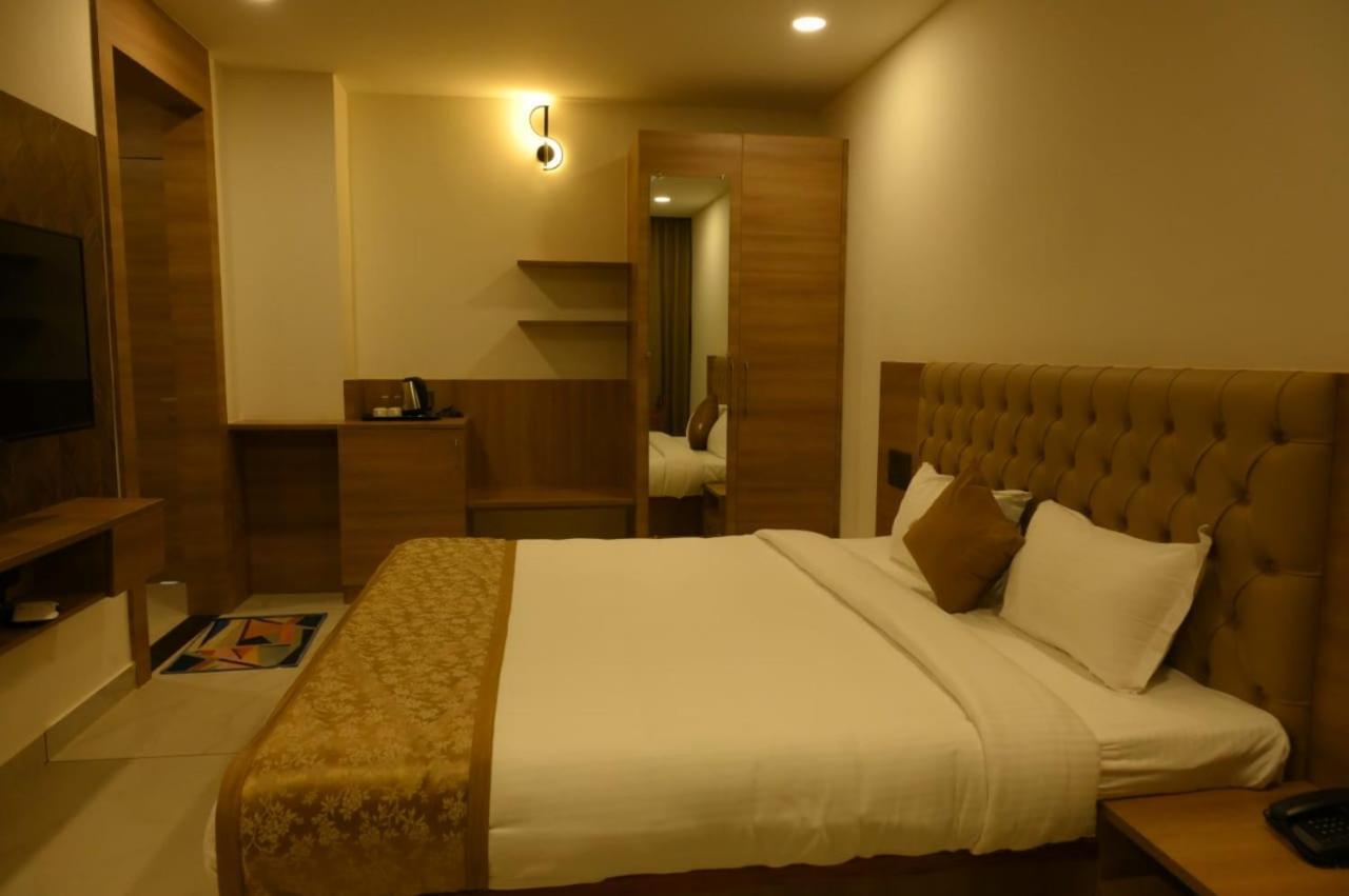 Shrreyas Inn Boarding & Lodging كوندابور المظهر الخارجي الصورة