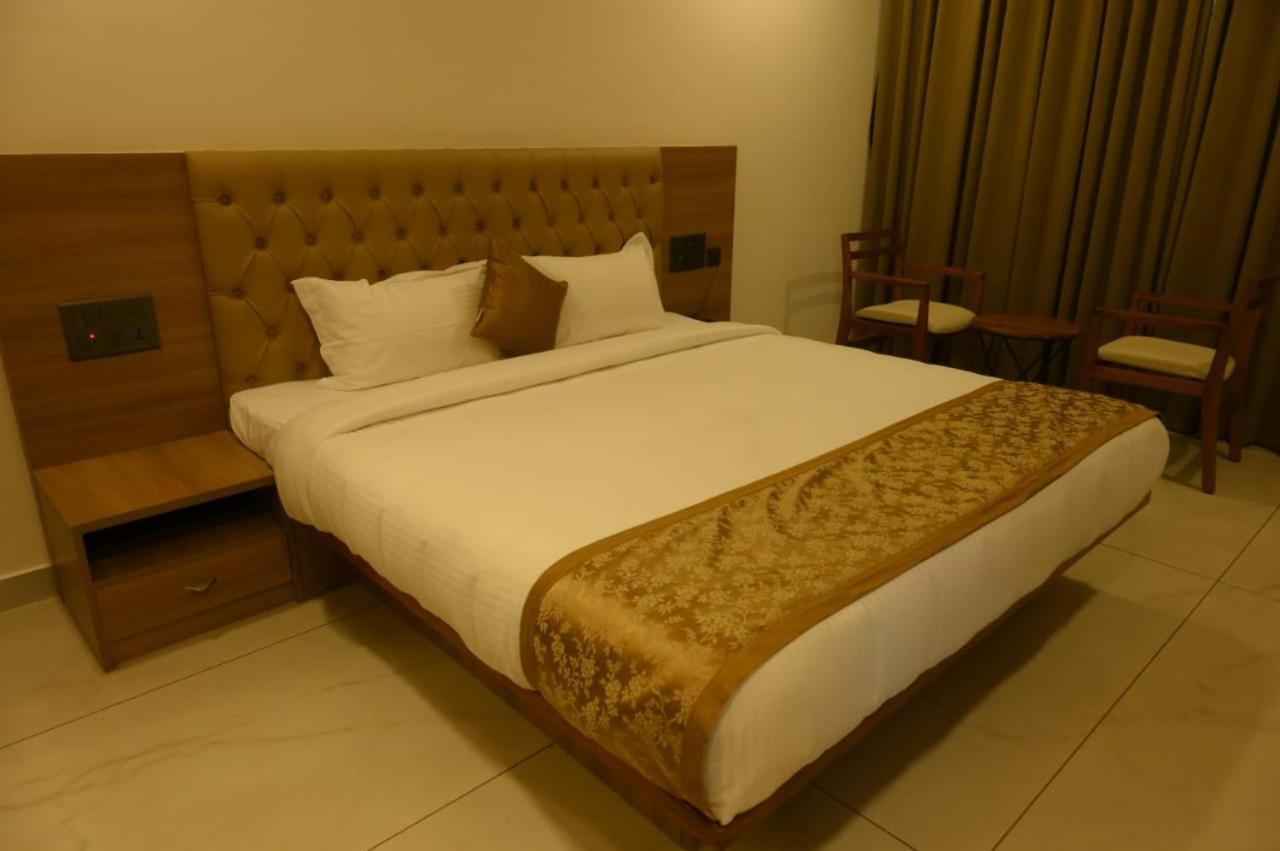Shrreyas Inn Boarding & Lodging كوندابور المظهر الخارجي الصورة