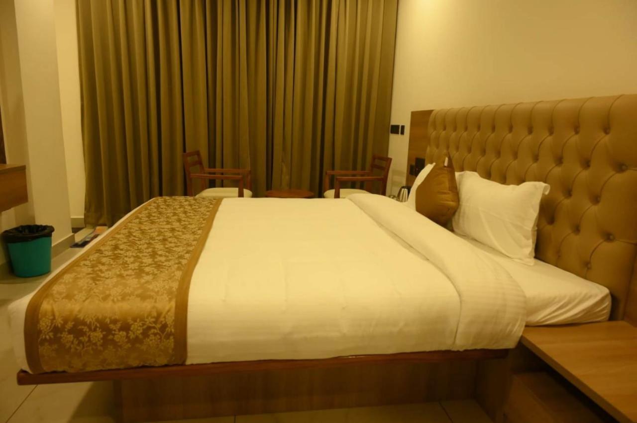 Shrreyas Inn Boarding & Lodging كوندابور المظهر الخارجي الصورة